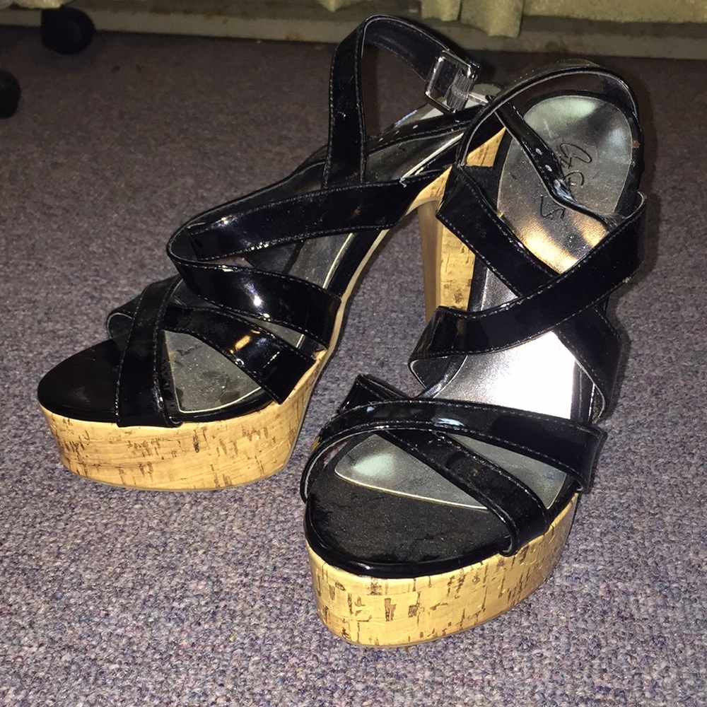 City Streets black/tan heels 7